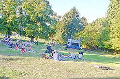 LAURELHURST SALMON BAKE 2015